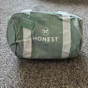 BNWT Honest Company adorable compact sage green duffle canvas bag w/white straps